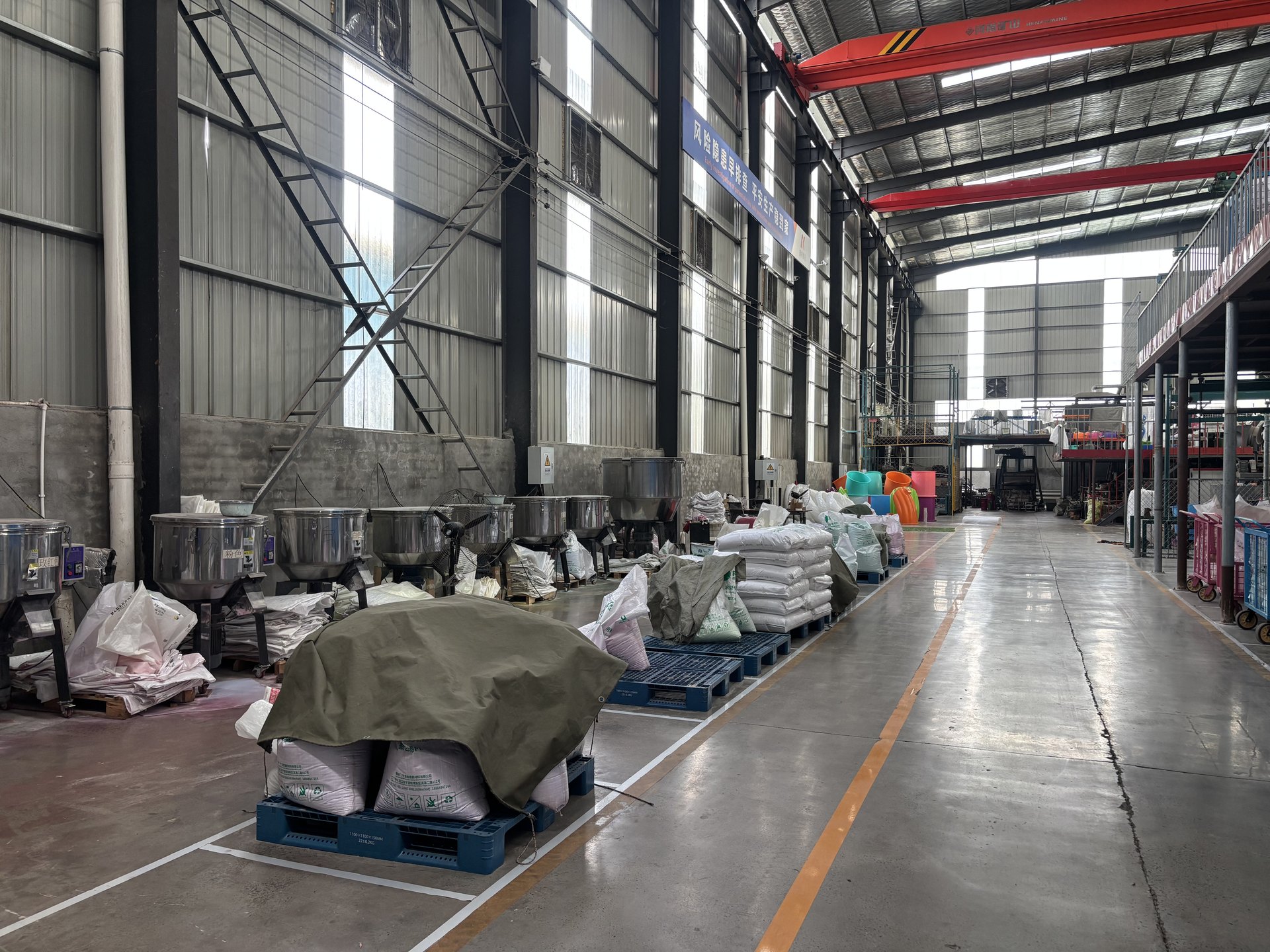 Large-scale AVORA amusement equipment production facility