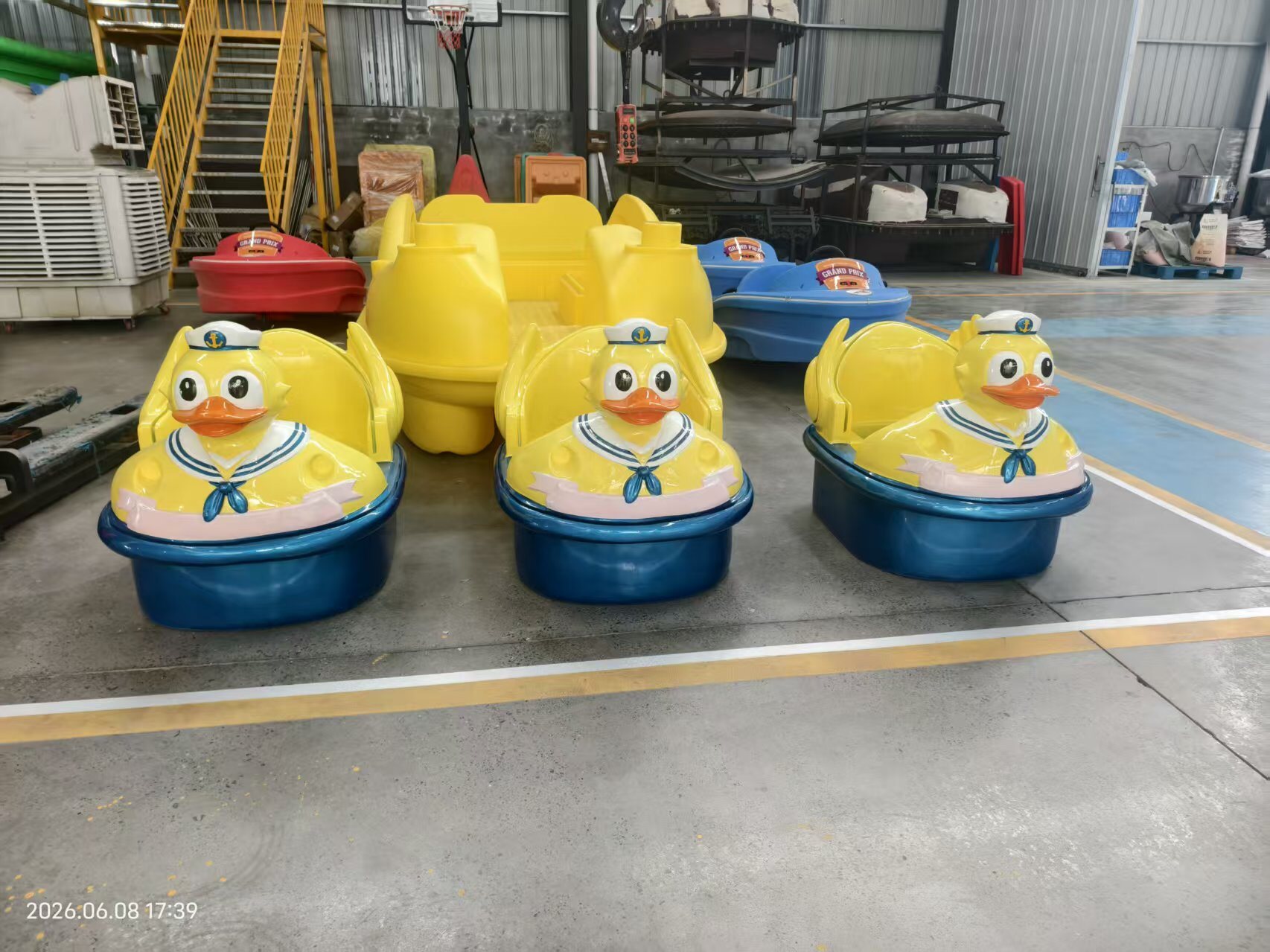 Electric Bumper Boats | AVORA Amusement Equipment